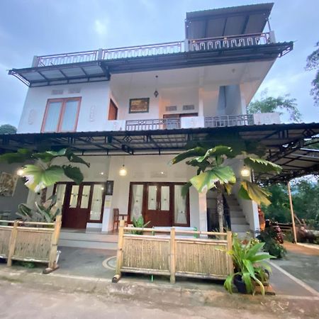 Sri Sedana Guest House Сидемен Екстериор снимка