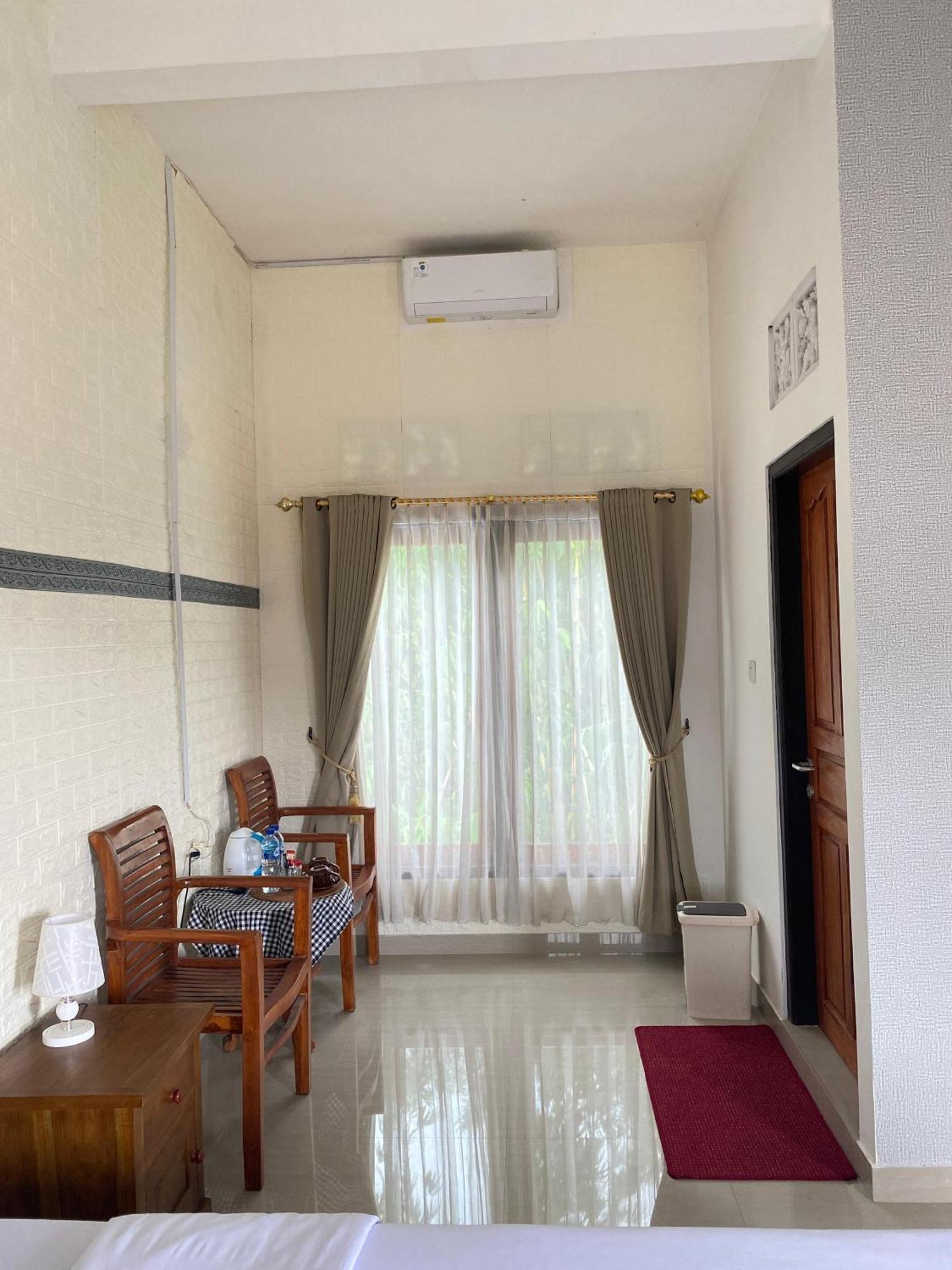 Sri Sedana Guest House Сидемен Екстериор снимка