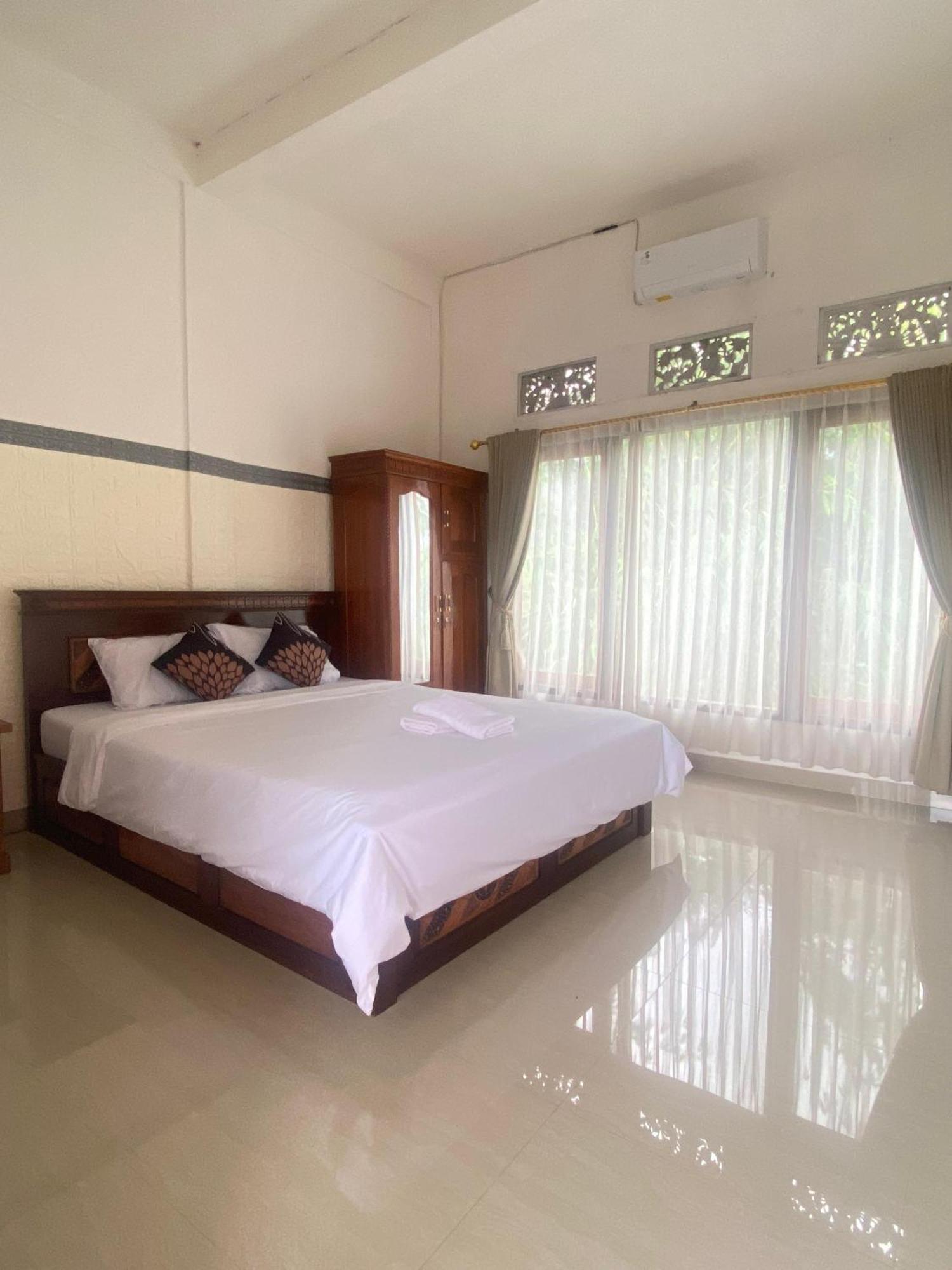 Sri Sedana Guest House Сидемен Екстериор снимка