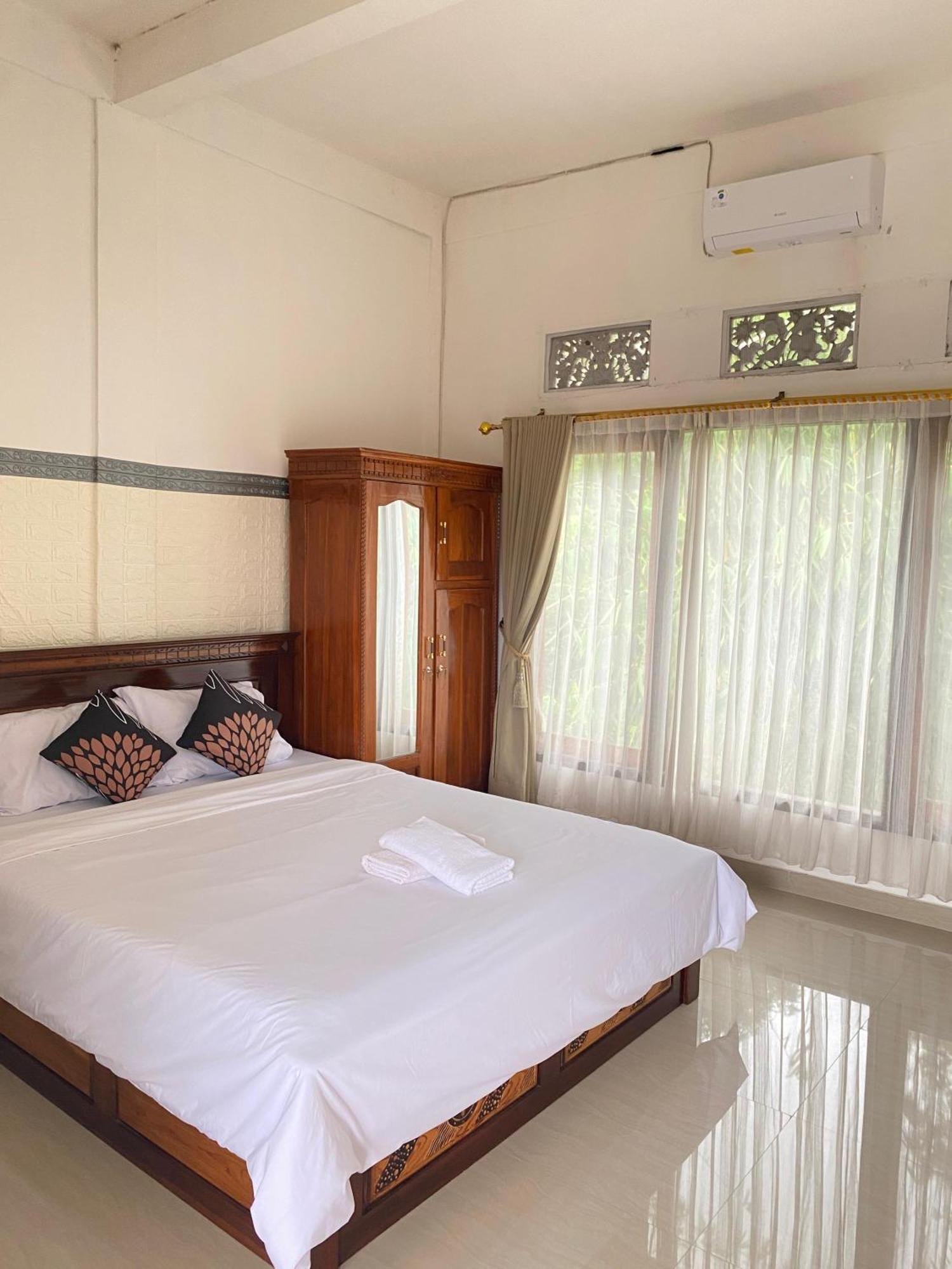 Sri Sedana Guest House Сидемен Екстериор снимка