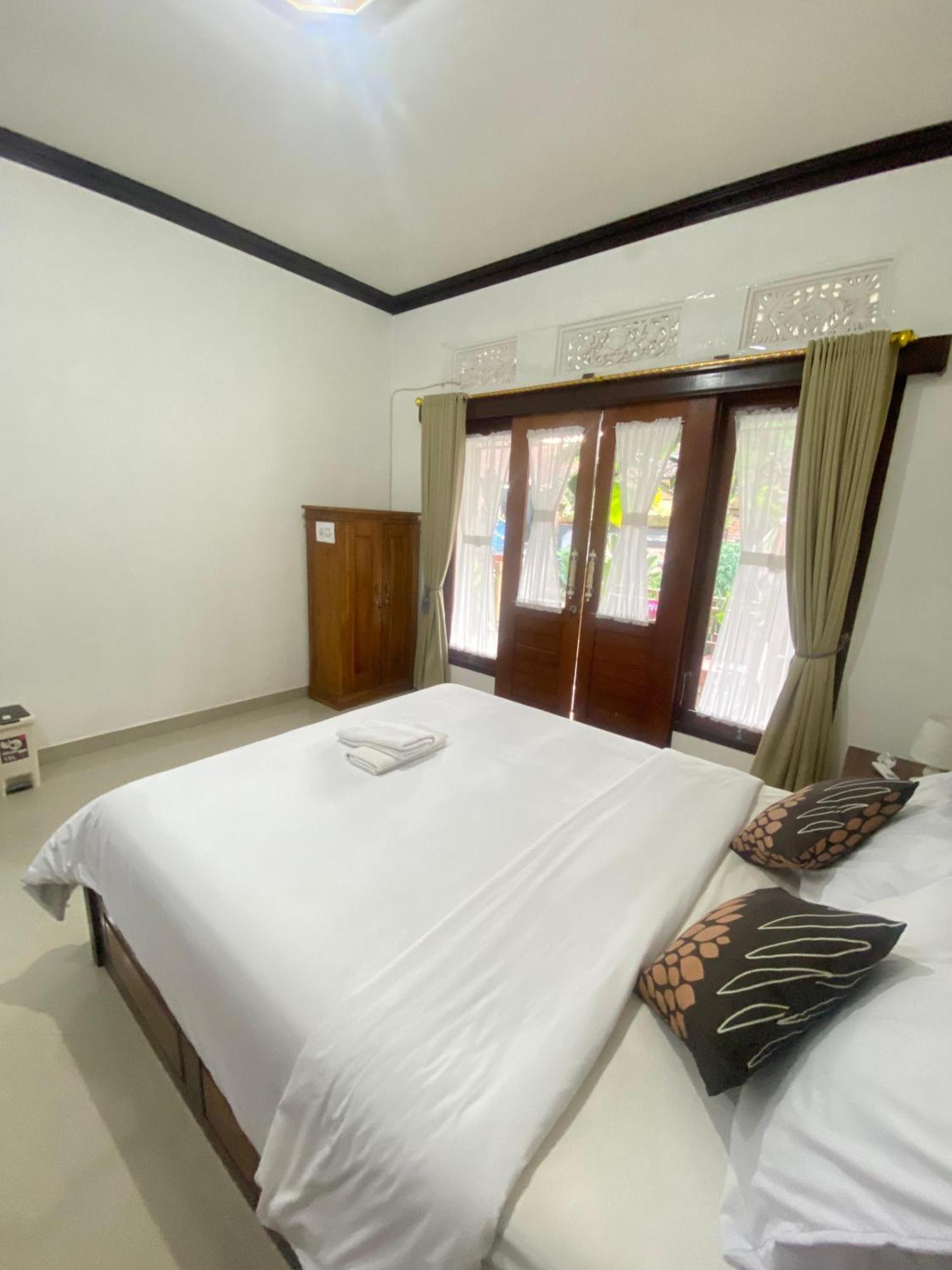 Sri Sedana Guest House Сидемен Екстериор снимка